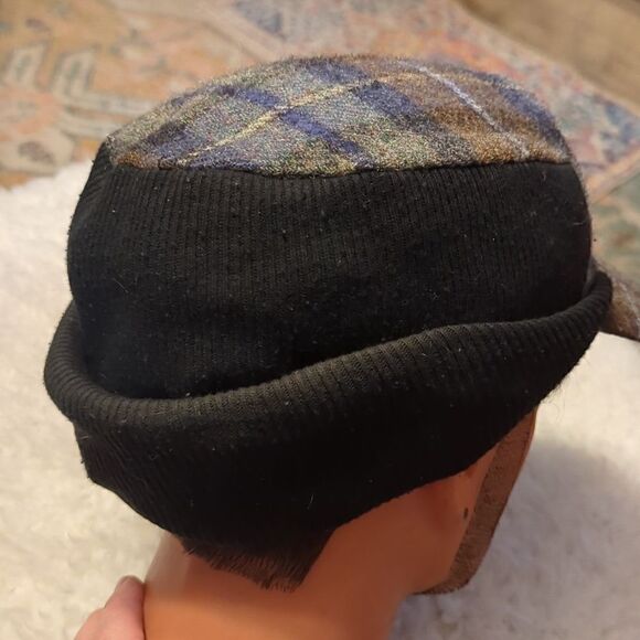 Tweed Baseball Style Cap with Earflaps - Picture 5 of 8